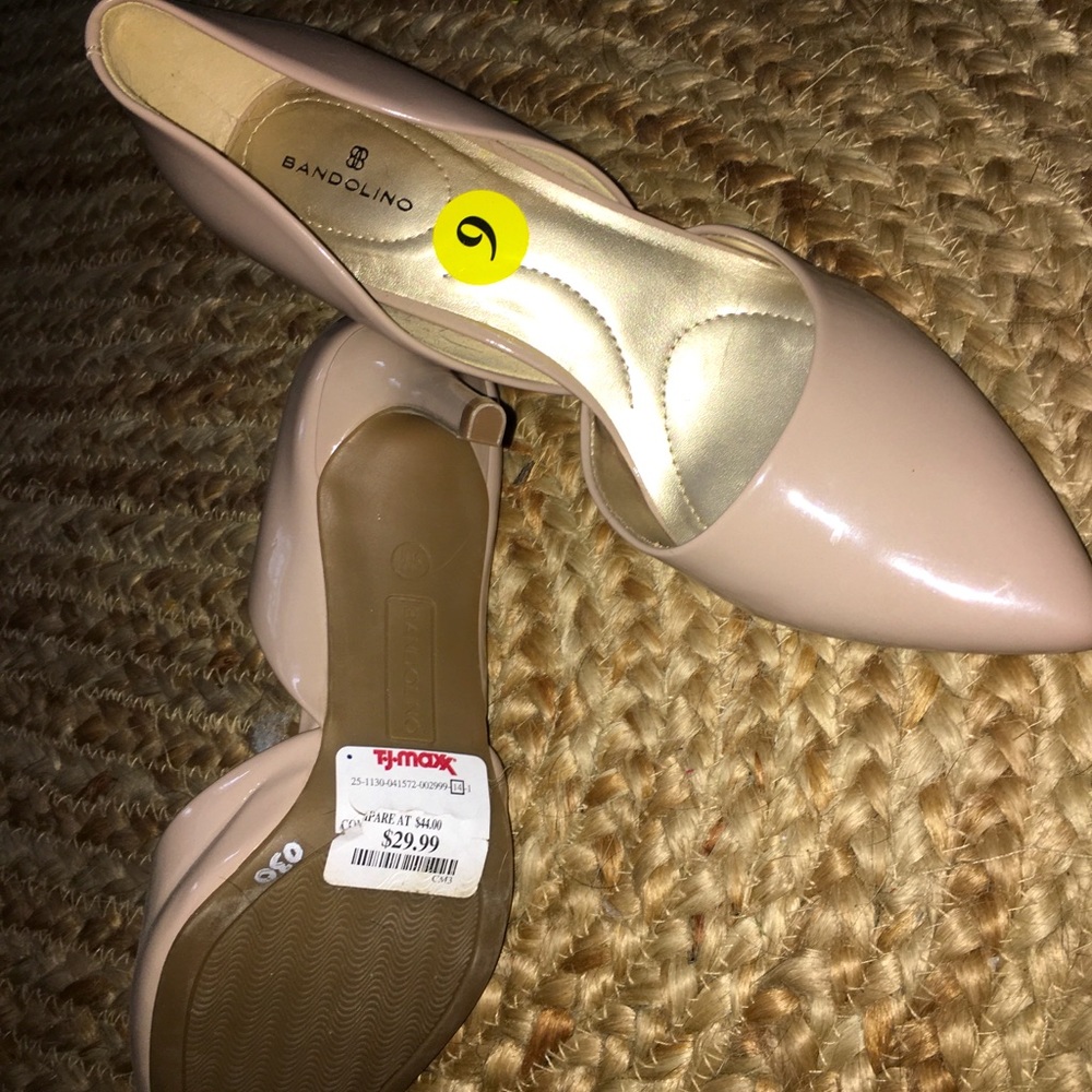 NWT closed/pointed toe heels. Never worn!